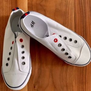 H&M White Canvas Slip On‎ Sneakers Shoes Minimalist Classic